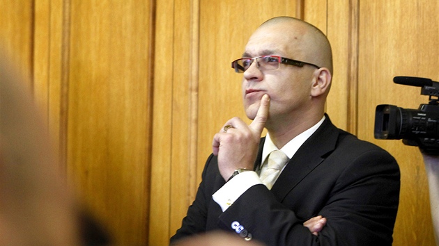 Jaroslav krka v jednac sni ped jednnm Obvodnho soudu v Praze (13. dubna 2012)
