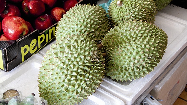 Ovoce durian zapáchá. Ale a ochutnáte jeho skvlou chu, odpustíte mu to.