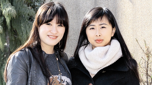 Studentka ekonomie Thuy (vpravo) a budoucí odbornice na marketingovou