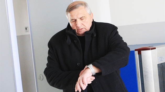 Ján Kasič u Krajského soudu v Pardubicích Ján Kasič u Krajského soudu v Pardubicích