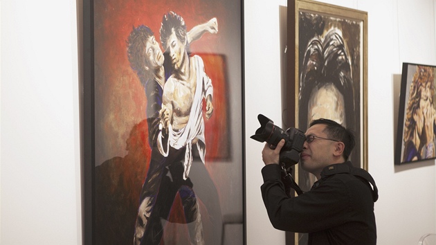 Výtvarná díla Ronnieho Wooda na výstav v New Yorku vzbudila zájem médií.