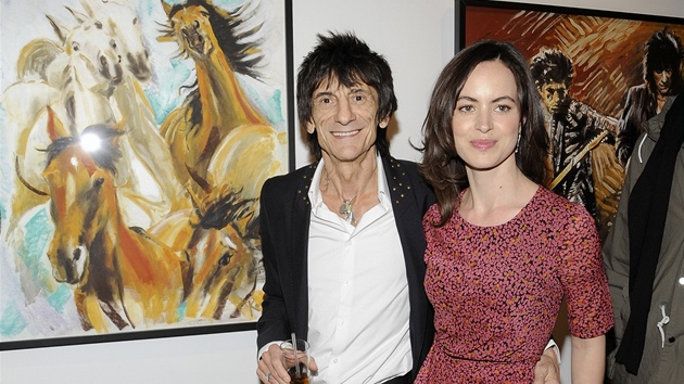 Ronnie Wood piel na newyorskou vernisá svých obraz se svou partnerkou Sally...