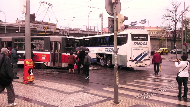 Sráka tramvaje a autobusu na Florenci