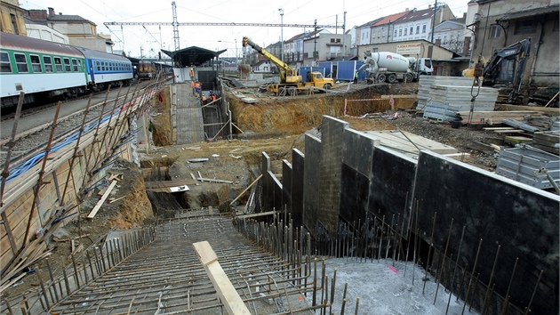 Oprava elezninho koridoru v Plzni, stavba podchodu z ndran budovy do eleznin ulice.