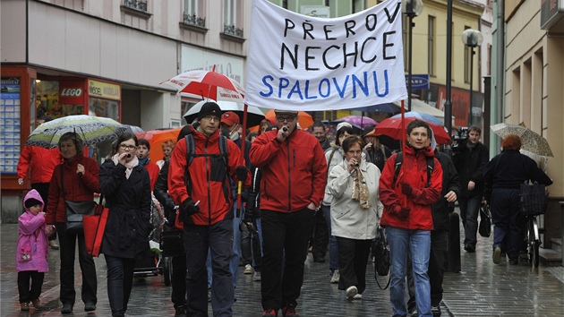 Zhruba stovka lidí protestovala v Přerově proti stavbě nové spalovny odpadů. Zhruba stovka lidí protestovala v Přerově proti stavbě nové spalovny odpadů.