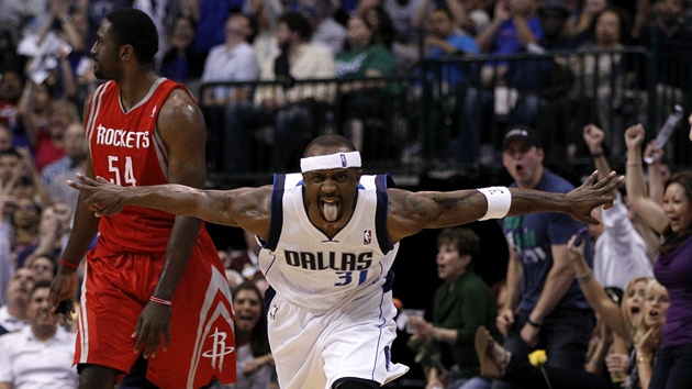 Jason Terry z Dallasu slaví koš proti Houstonu. Jason Terry z Dallasu slaví koš proti Houstonu.