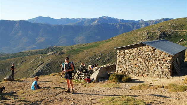 Výstup na Monte Cinto vede kolem salae Bergerie du Cesta a chaty Erco.