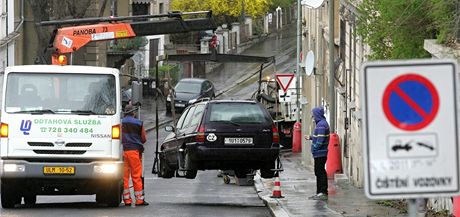 Jarní itní ulic v Ústí nad Labem. (Ilustraní snímek)