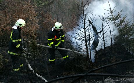 Hasii pi poáru provizorního písteku v Kilometrovce nali ohoelé lidské tlo. Ilustraní snímek