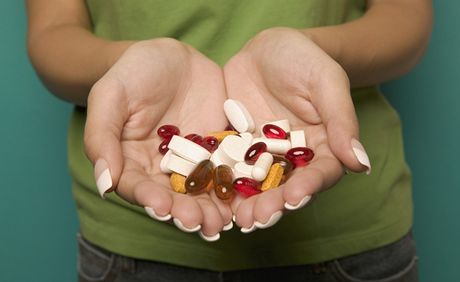 Léky proti bolesti jsou v esku velmi oblíbené (ilustraní fotografie)