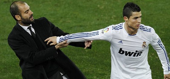 NEZVLÁDNUTÉ EMOCE. Ronaldo vráí do trenéra Guardioly