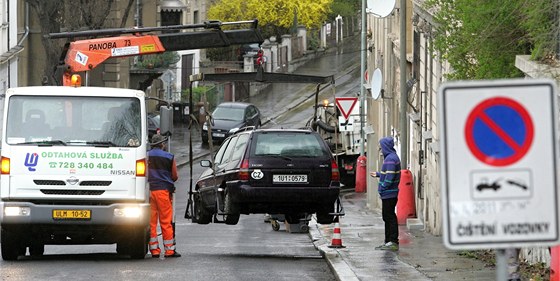 Jarní itní ulic v Ústí nad Labem. (Ilustraní snímek)