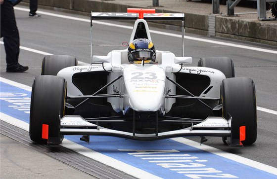 Francouz Tom Dillmann vyhrál v Bahrajnu svj první závod GP2.
