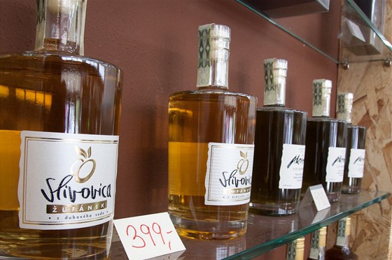 Slivovice a víno mají na Morav velkou tradici. Ilustraní snímek