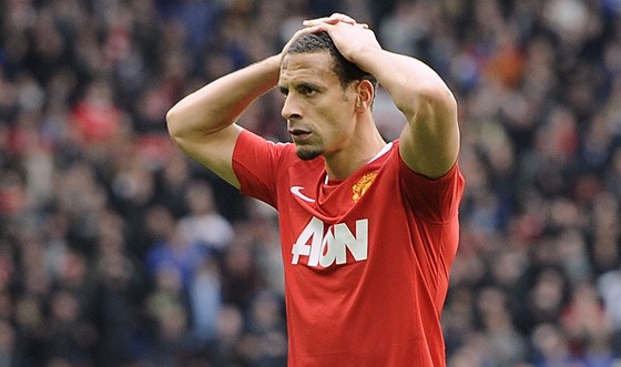 TO SNAD NE. Rio Ferdinand neme pochopit, jak jeho Manchester United ztratil...