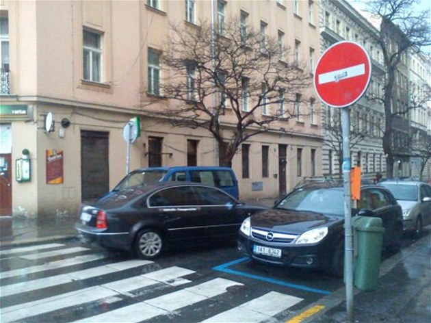 "V sedm hodin veer, kdy cyklisté projídli Legerovou ulicí, idii si