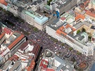 Letecký zábr na odboráskou demonstraci Stop vlád v Praze (21. dubna 2012)