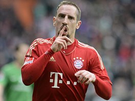 ZACHRNCE. Franck Ribry z Bayernu oslavuje trefu v nastaven, kterou rozhodl
