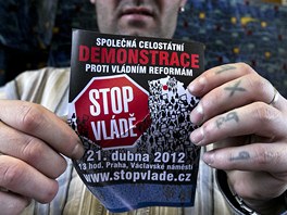 Do Prahy se sjelo zhruba sto tisíc lidí, aby protestovali proti vládním...