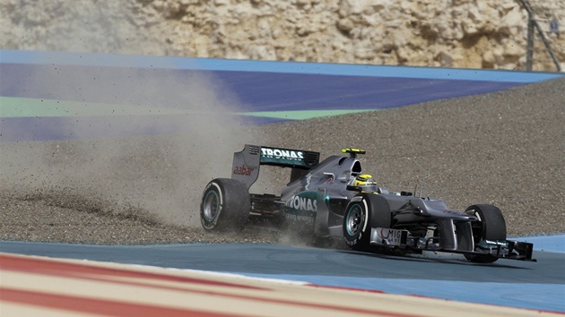 MIMO TRA. Nico Rosberg, nmeck pilot Mercedesu, nezvldl zatku v kvalifikaci na Velkou cenu Bahrajnu a vyjel na trk.