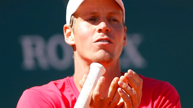 CO SI POT? Tom Berdych nael na Novaka Djokovie recept jen v prvnm setu, pak svtov jednika jejich semifinlov duel otoila.