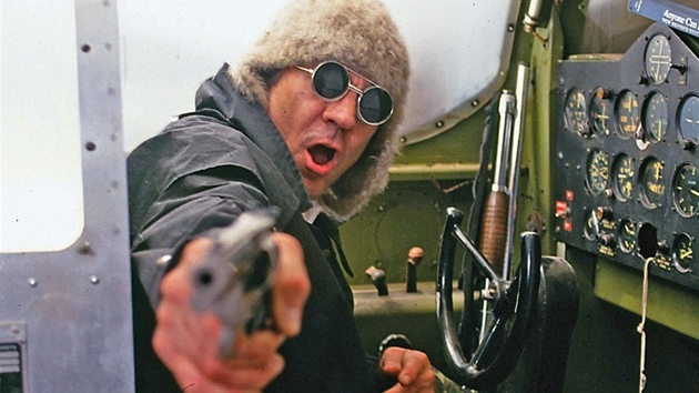 Přání být pilotem se mu nikdy nevyplnilo. Přání být pilotem se mu nikdy nevyplnilo.