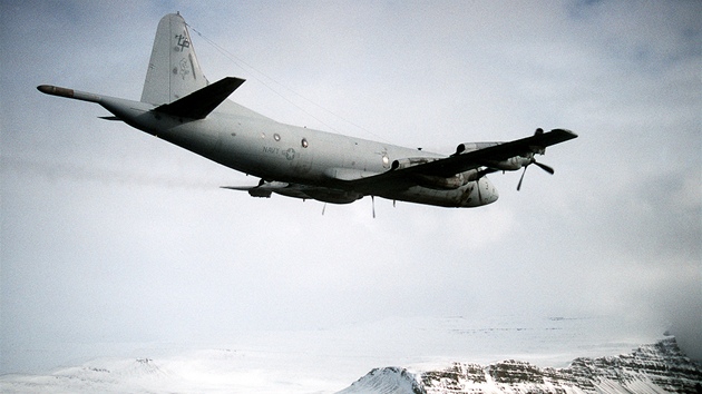 Americký przkumný letoun P-3 Orion nad Islandem