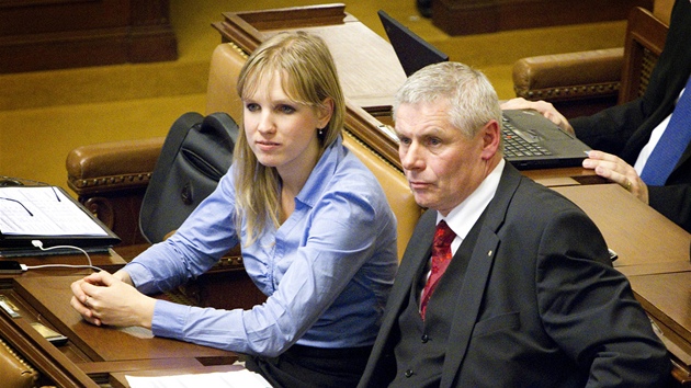 Lenka Andrýsová a Milan Šťovíček při jednání Poslanecké sněmovny (24. dubna Lenka Andrýsová a Milan Šťovíček při jednání Poslanecké sněmovny (24. dubna