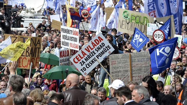 Odborái bhem své demonstrace Stop vlád zaplnili Václavské námstí v Praze.