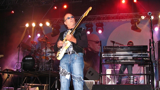 Petr Janda na koncert v rámci turné k albu Dám si t klonovat (2003)