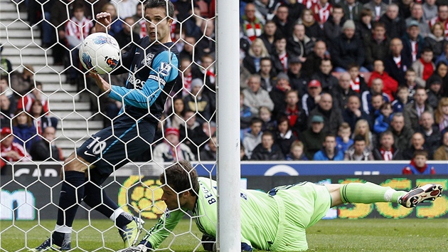 ODCHÁZÍ? Útoník Robin van Persie je hvzdou Arsenalu. Te vak má namíeno do Manchesteru United.