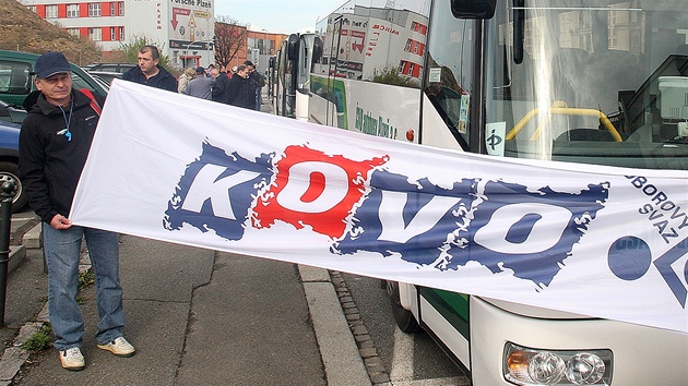 Odbori z Plzn odjdj na demonstraci do Prahy.