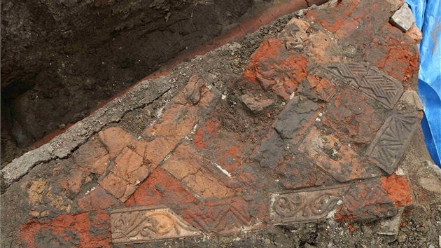 Dlaba románského kostela s reliéfy z 12.století objevená pi archeologických