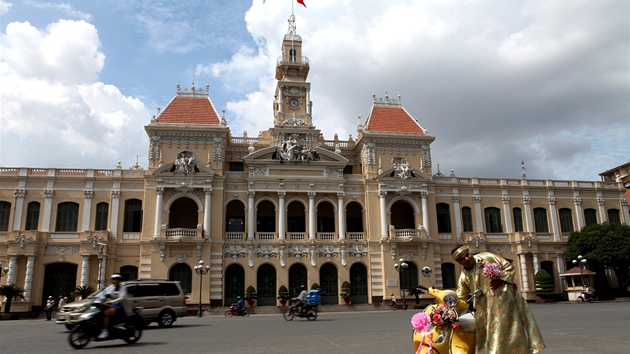 V Saigonu není nic divného, kdy enich pijede na motorce.