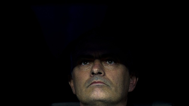 PAN ÚSP̊NÝ. José Mourinho dovedl Real Madrid po tyech letech ke panlskému titulu.