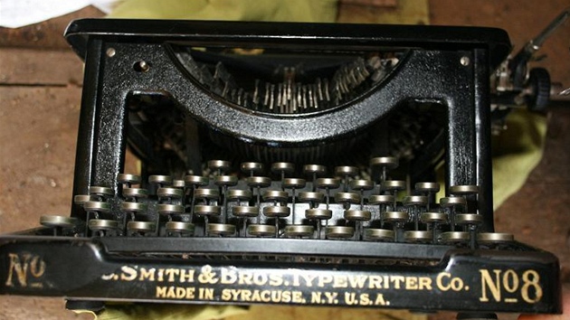 Staroitný psací stroj, zejm z trestné innosti obchodník s drogami