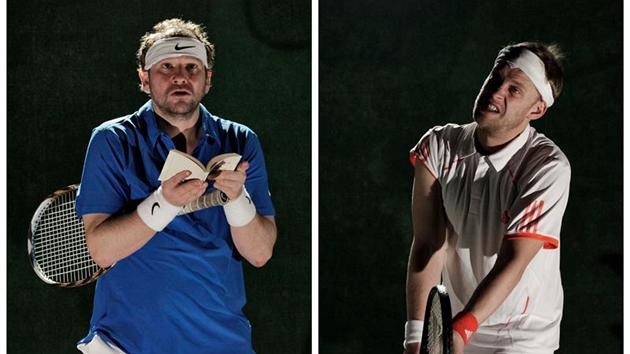 Marek Taclík a David Pracha v tenisové inscenaci Federer - Nadal