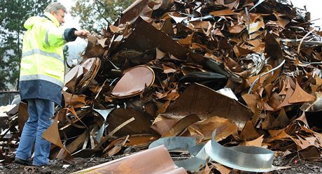 Dv skupiny zlodj nakradly tisíce kilogram kovových materiál, které se snaily udat ve sbrnách kov. ást lupu se v nich podailo policistm zajistit. Ilustraní snímek
