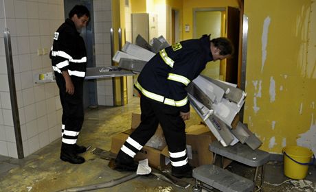 Havárie vody na kardiologii olomoucké nemocnice zpsobila kodu za sedm milion. Katetrizaní sály se v pondlí znovu otevou pacientm.