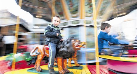 Návtvníci pout v Edenu se mohou tit na koloto, trampolíny, poníky i