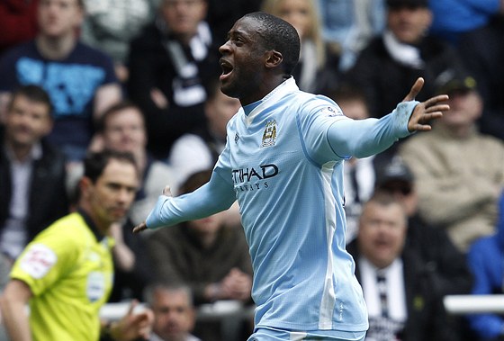 VÍTZNÁ TREFA. Yaya Touré, záloník Manchesteru City, se raduje ze svého gólu v