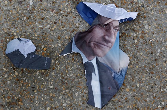 Kampa ped druhým kolem francouzských prezidentských voleb skonila v pátek o
