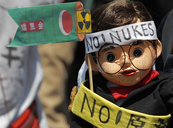 Zábry ze sobotní demonstrace na oslavu uzavení posledního japonského reaktoru