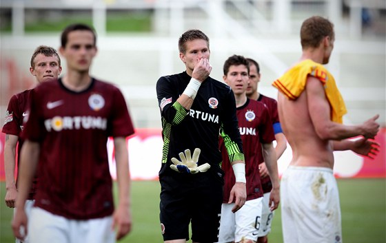 BEZ TITULU. Fotbalisté Sparty u vdí, e titul nezískají.