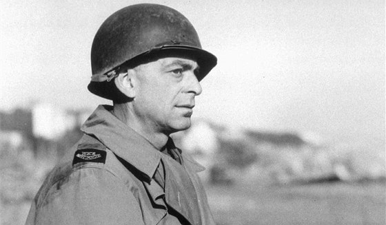 Americký válený reportér Edward Kennedy na italském pedmostí Anzio (1. bezna