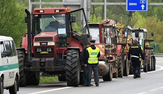 Zemdlci zablokují silnice. Ilustraní snímek