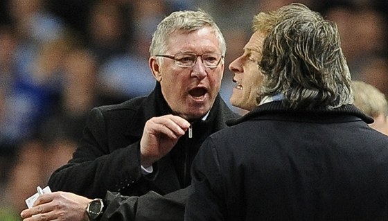HÁDKA. Alex Ferguson a Roberto Mancini do sebe bhem derby málem vjeli. Dvod?