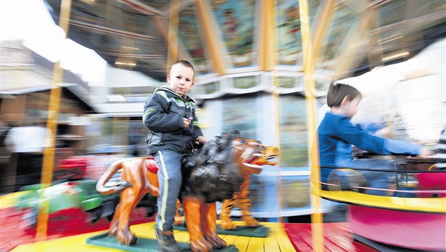 Návtvníci pout v Edenu se mohou tit na koloto, trampolíny, poníky i