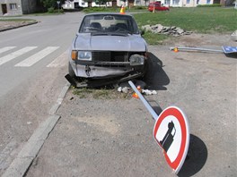 idi kraden kodovky nezvldl smyk a srazil ti znaky. Pak z msta radji