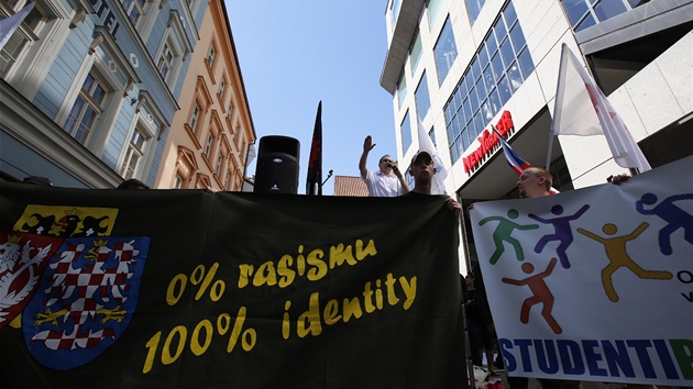 Tomá Vandas na Mstku pi prvomájové demonstraci Delnické strany sociální